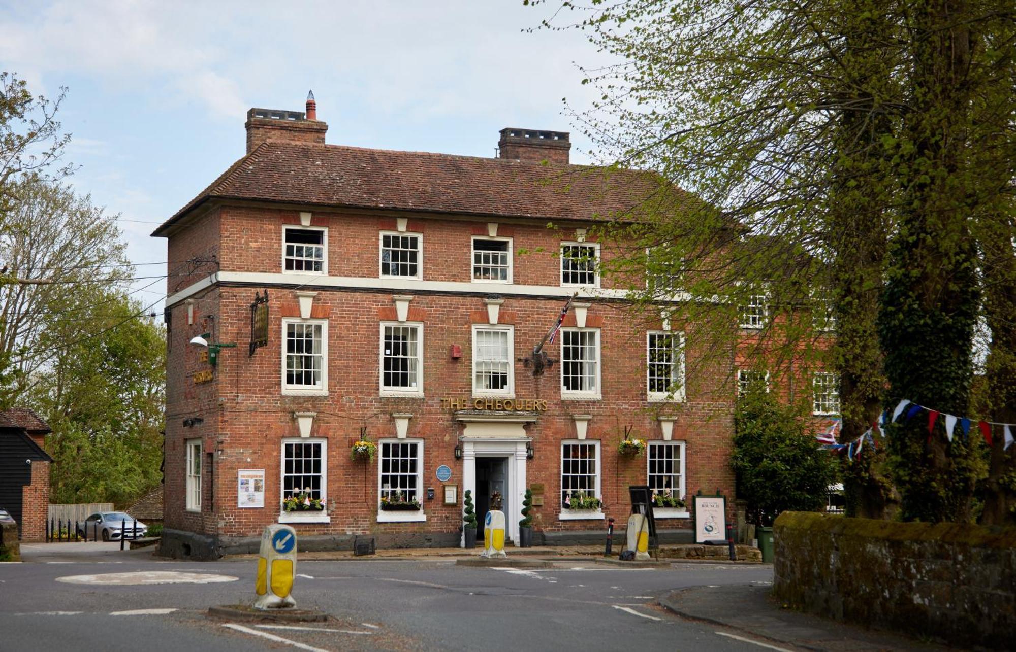 Chequers Inn By Greene King Inns Maresfield ภายนอก รูปภาพ